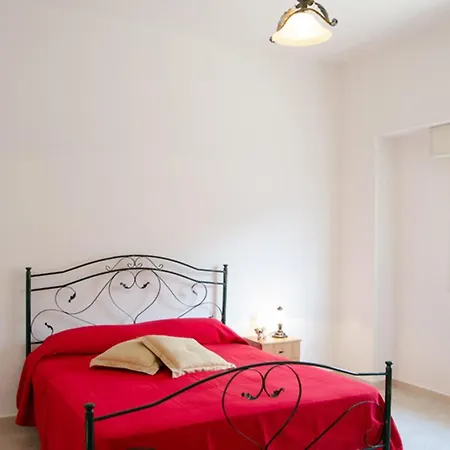 Holiday home Misia Con Piscina A 350 Mt Dalla Specchiarica Di *