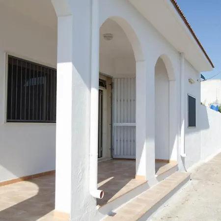 Misia Con Piscina A 350 Mt Dalla Specchiarica Di Holiday home *