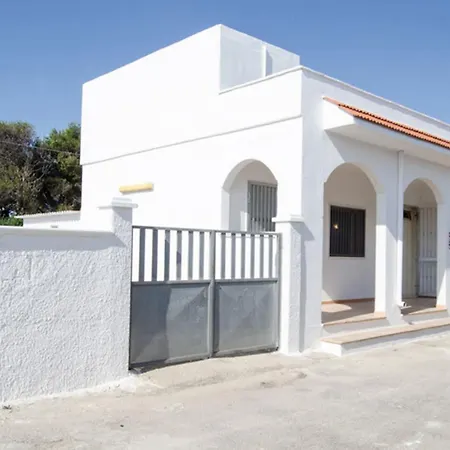 Holiday home Misia Con Piscina A 350 Mt Dalla Specchiarica Di